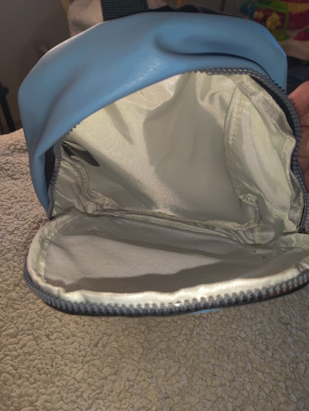Peanuts Snoopy Sleeping On Doghouse Mini Backpack NWT - Picture 3 of 4